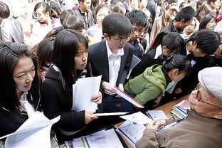 西媒列巴萨冬窗中场低成本引援选择：桑谢斯、菲利普斯在列